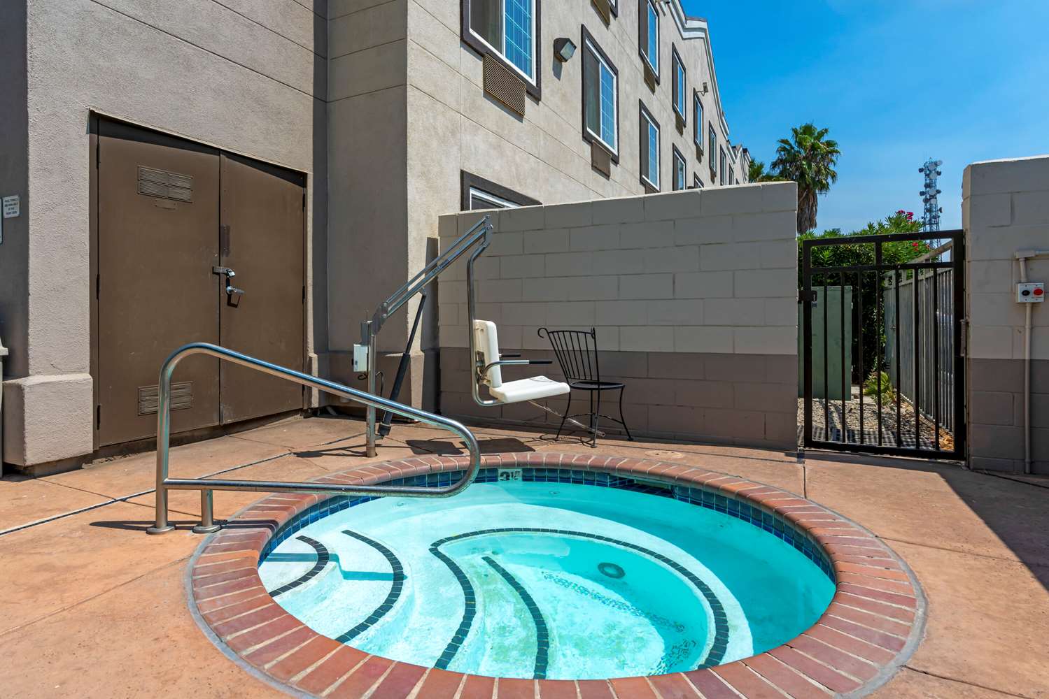 Comfort Suites Downtown Sacramento 24/47