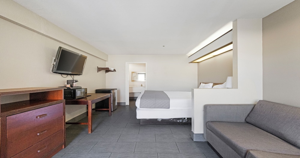 Budget Inn and Suites Stockton 46/55
