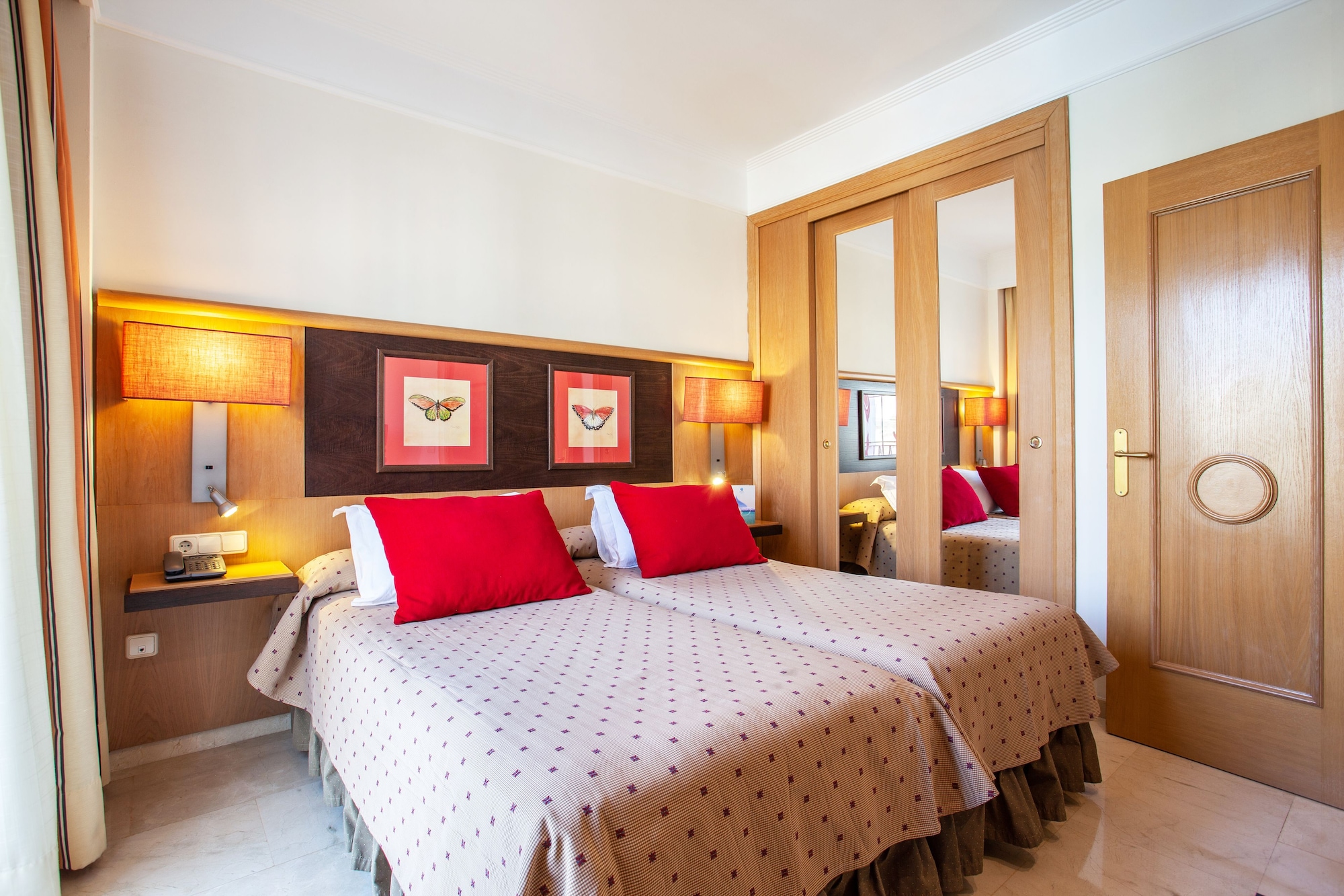SUITE, POOL VIEW, BALCONY