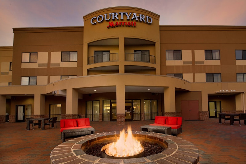 Courtyard By Marriott Waldorf 1/7