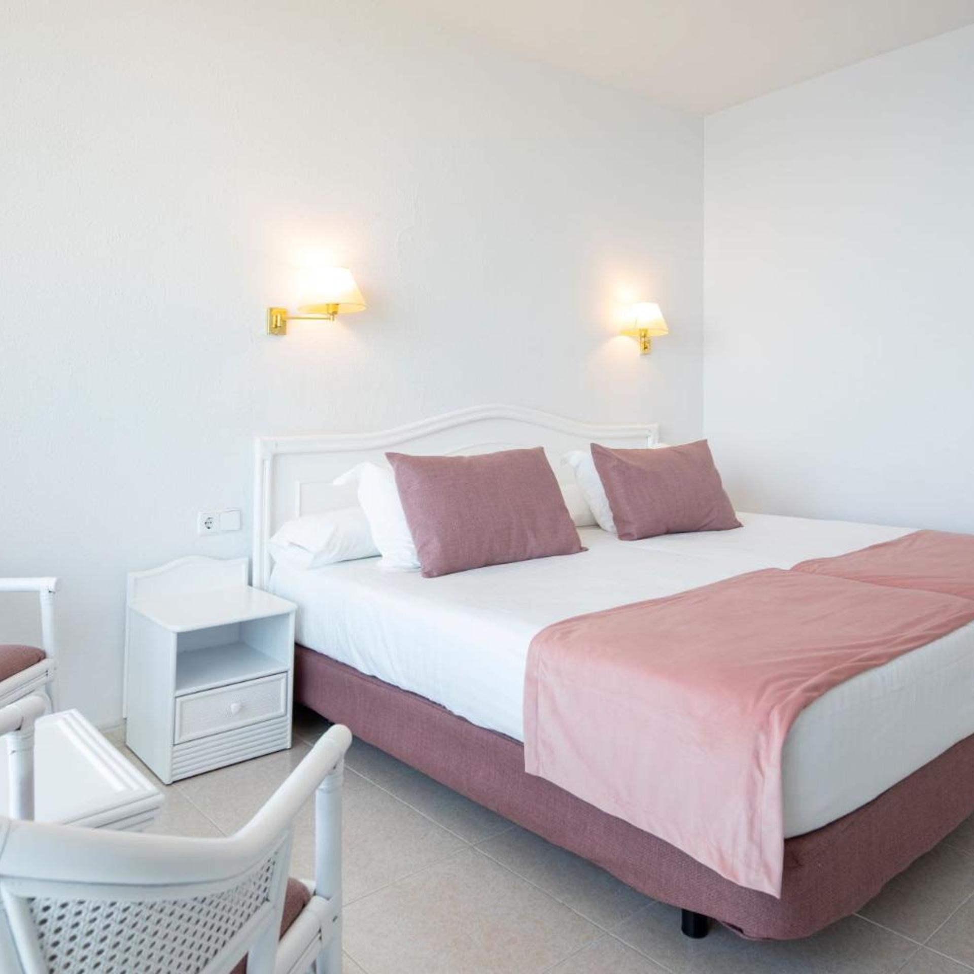 Classic, Double Bed, Side Sea View, Balcony، Hotel Aromar 2/6