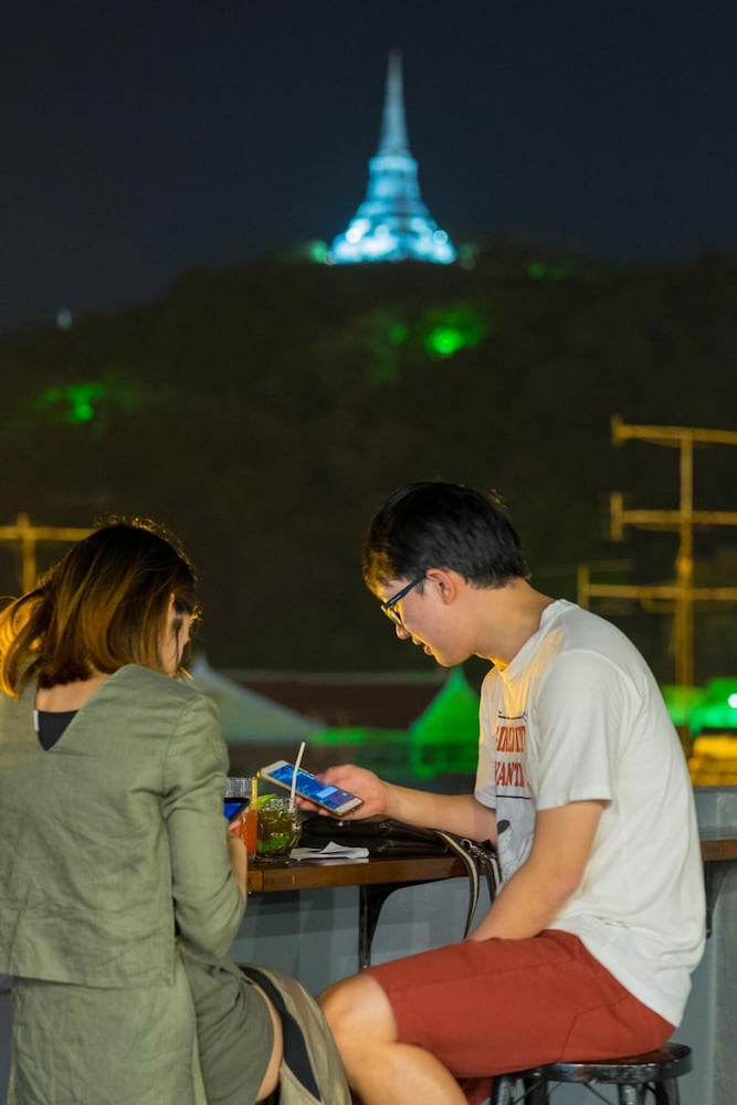 Chedi View Hostel & Rooftop Bar 4/19