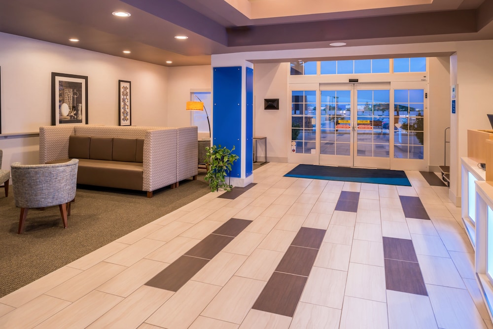 Holiday Inn Express Sierra Vista 12/76