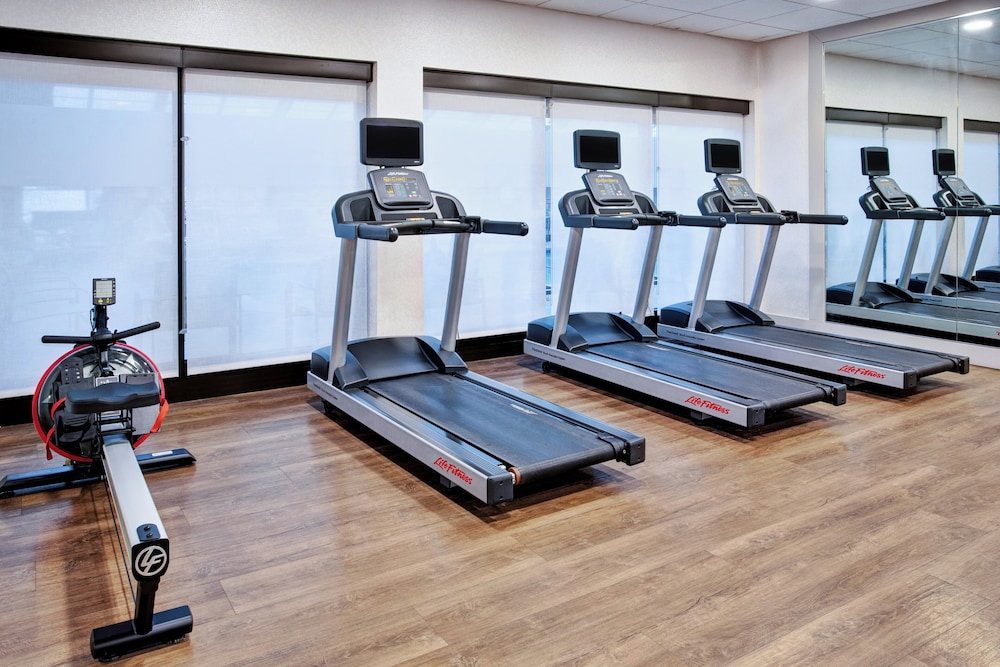 Holiday Inn Express & Suites Belleville (Airport Area) 27/50