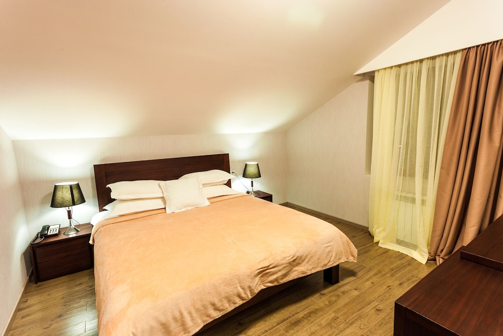 Hotel and SPA Crystal 8/50