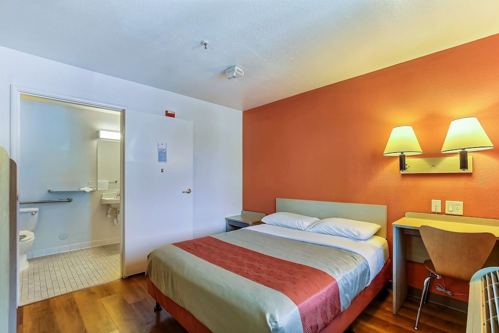 Motel6 Pinole, CA 30/40