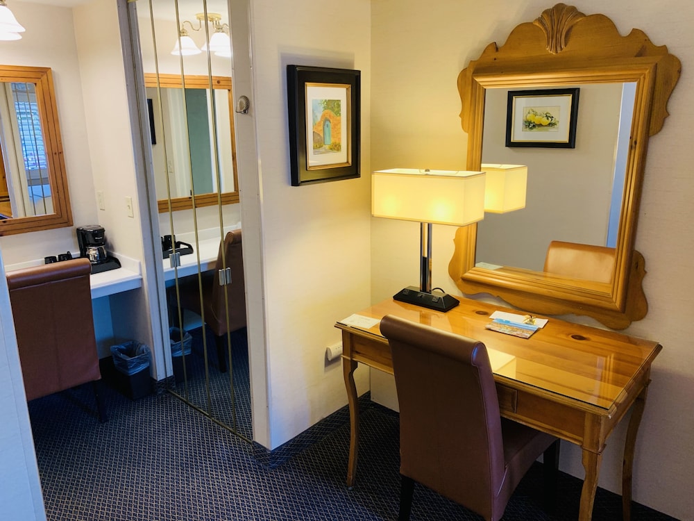 Franciscan Inn & Suites 34/40