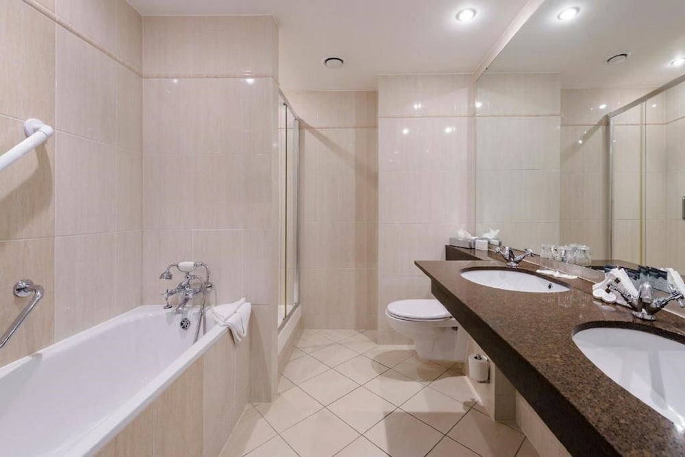 Shearwater Hotel 47/49