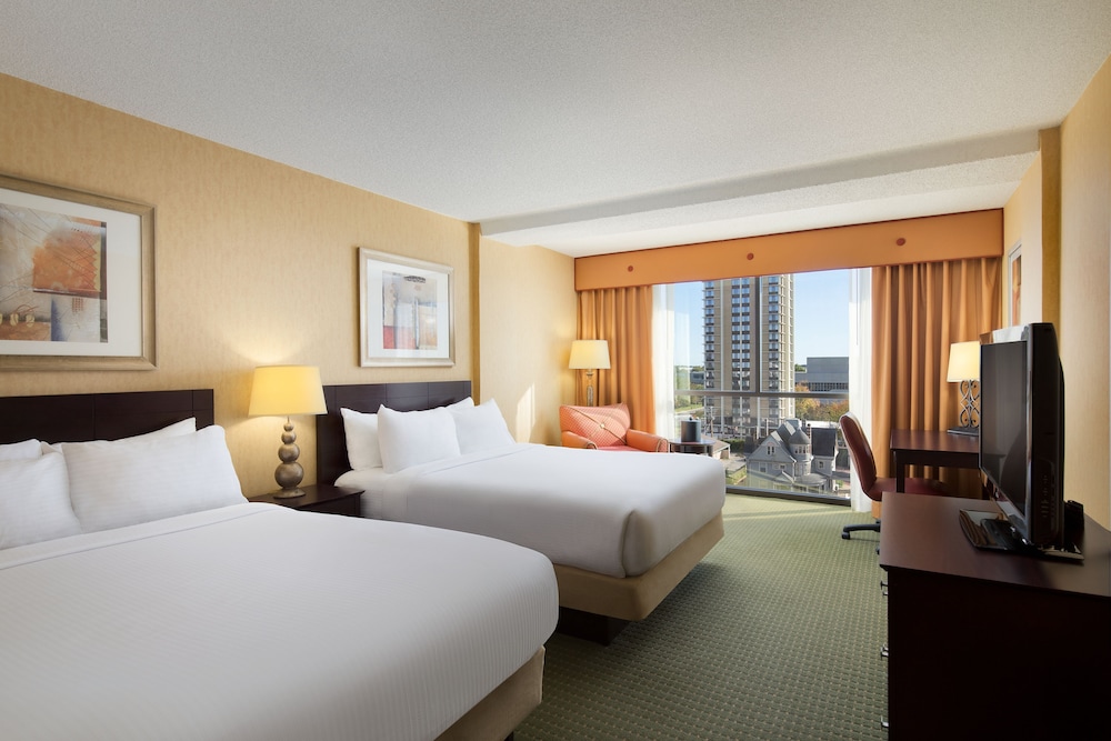 PURE, WELLNESS, 2 QUEEN BEDS