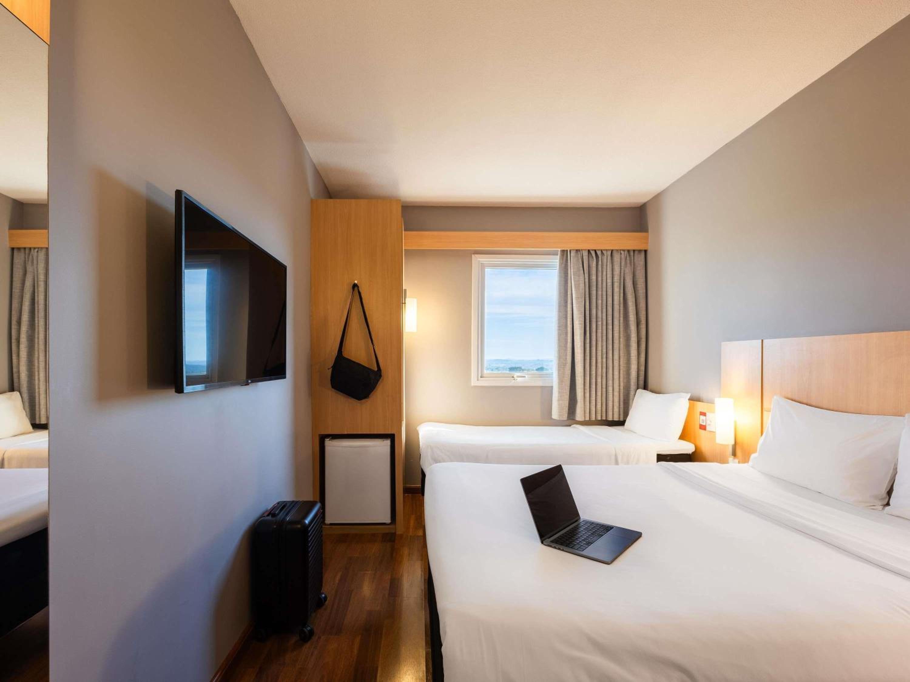 Room, Triple, 1 Double and 1 Single Bed