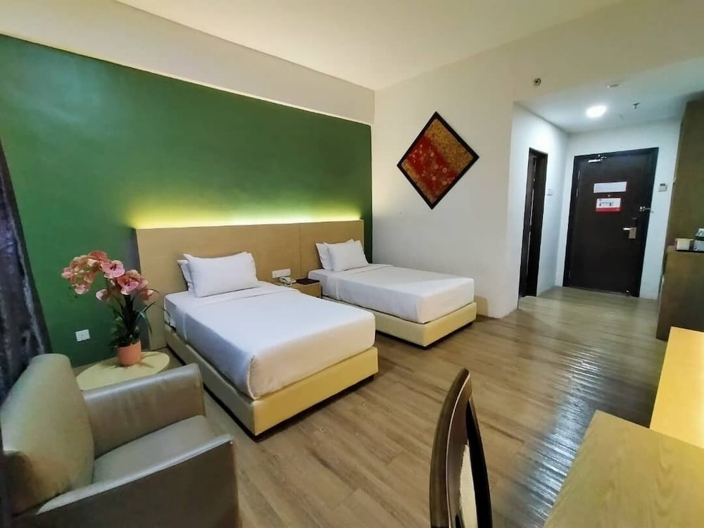 غرفة ديلوكس بسريرين منفصلين، Kingston Hotel 25 at Summit Signature Batu Pahat 3/5