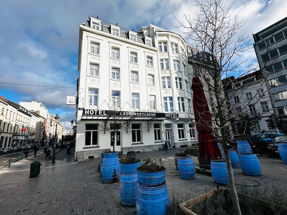 Hotel A La Grande Cloche 48/58