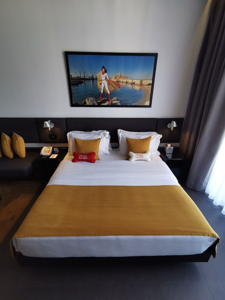 Small Ville Hotel 15/84
