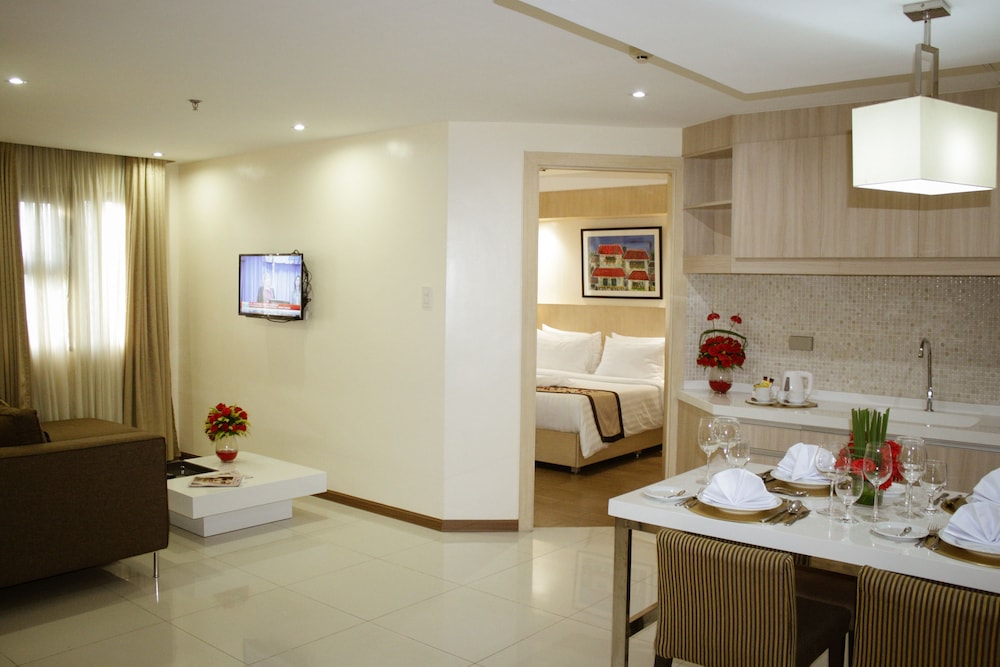 Golden Prince Hotel And Suites 45/50