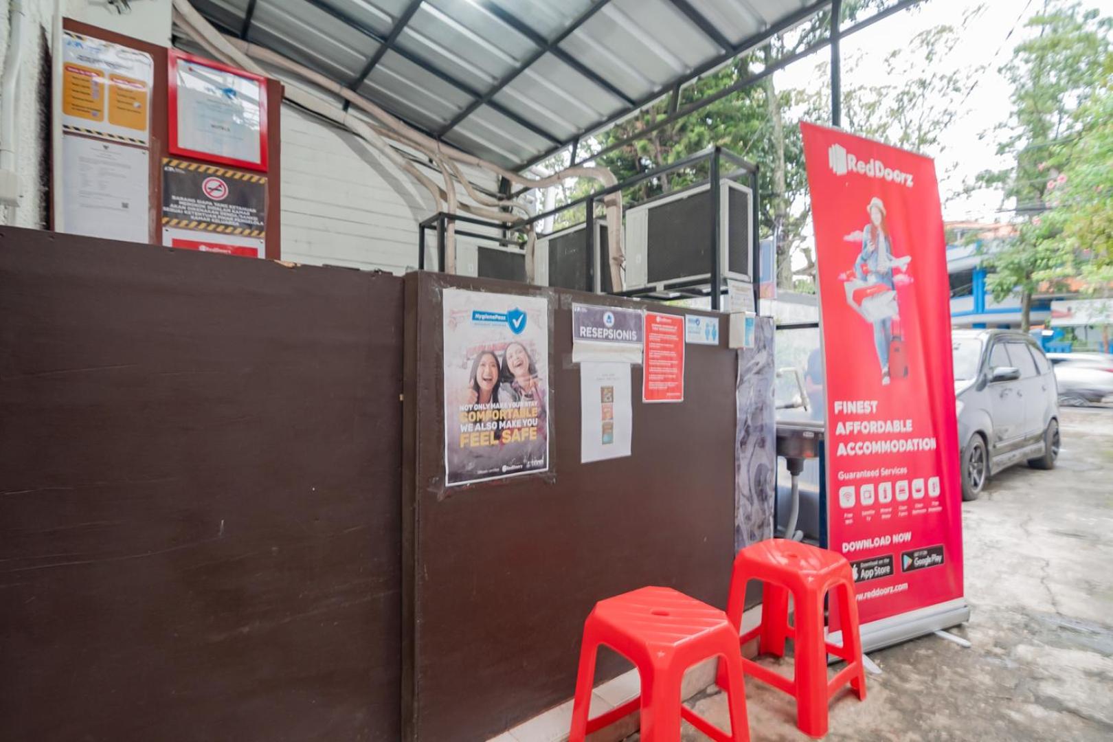 RedDoorz near Riau Junction Mall 2 14/19