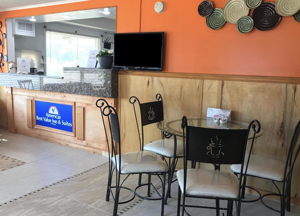 Americas Best Value Inn & Suites Macon at Sunset Dr 17/22