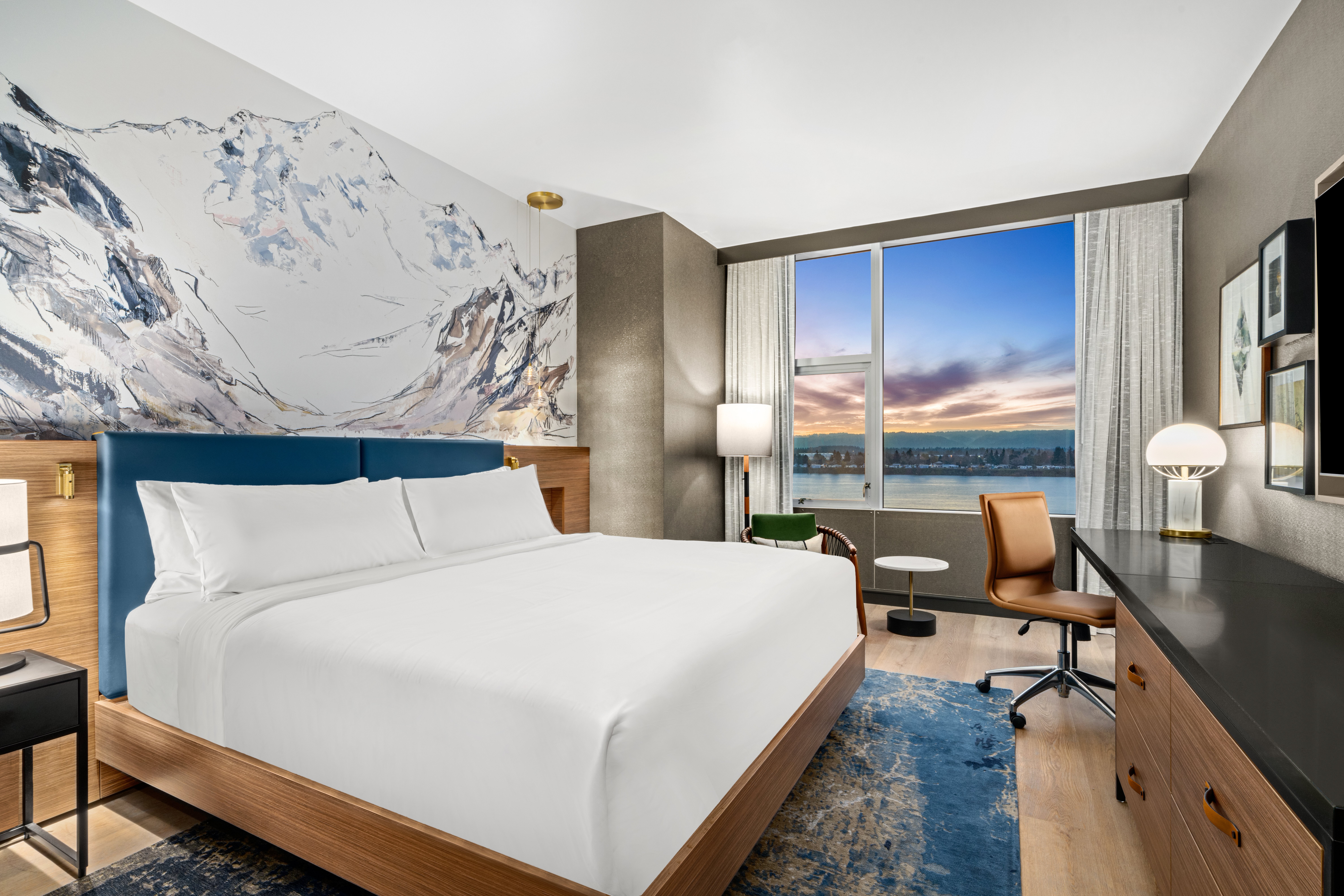 Standard, King Bed, Water Front