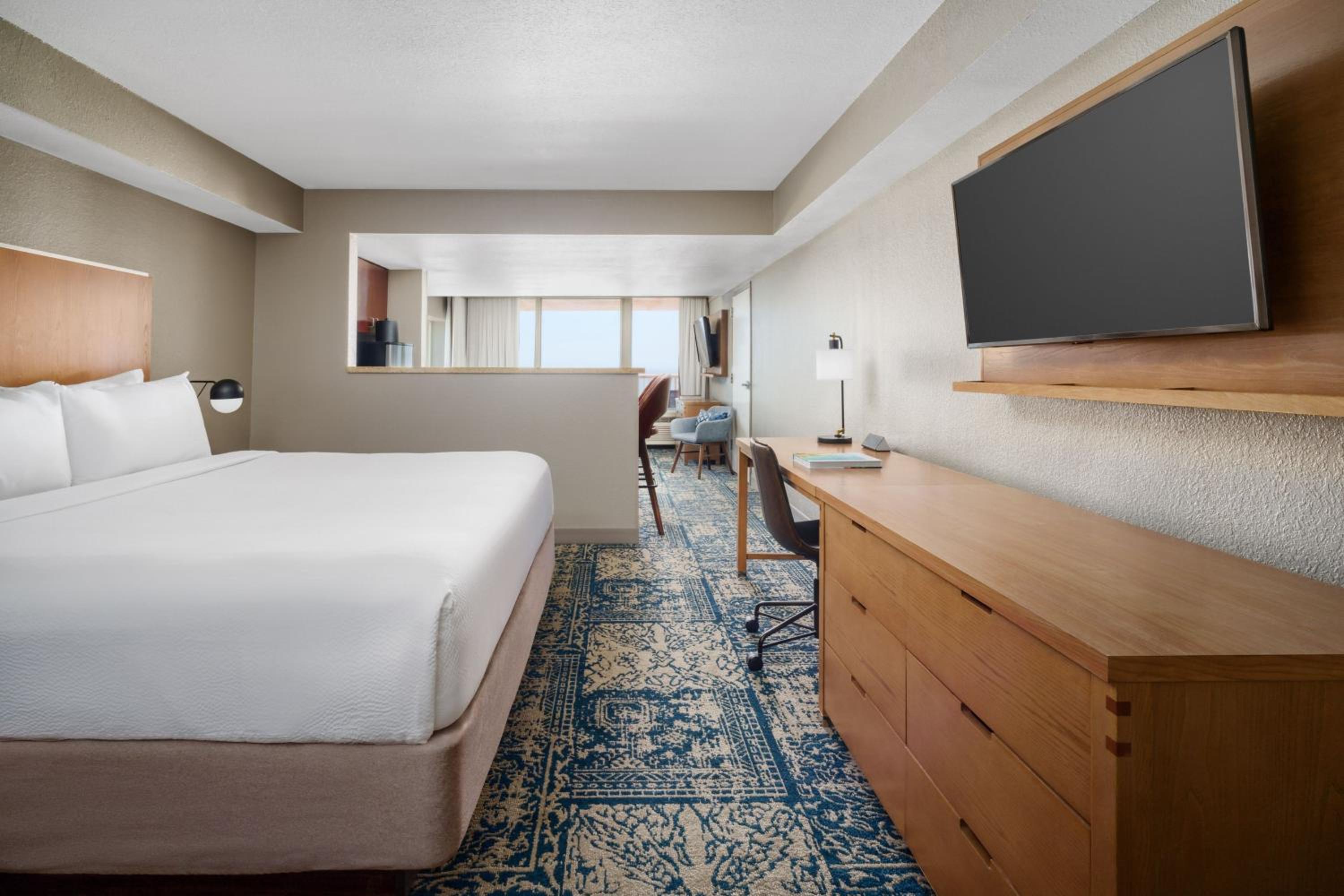 Suite, King Bed, Gulf View, Balcony