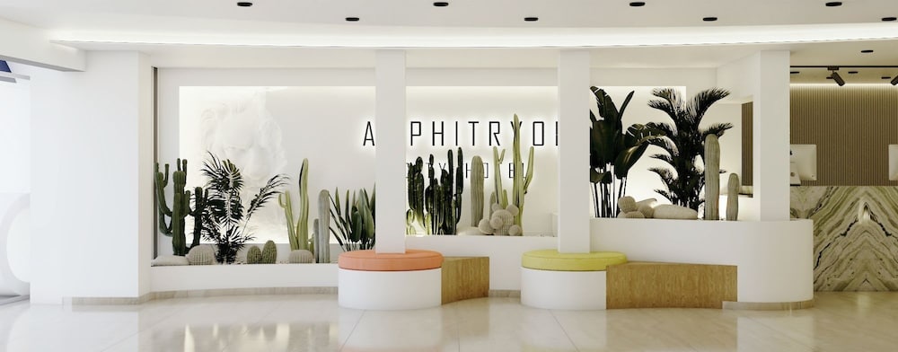 Amphitryon City Hotel 7/72