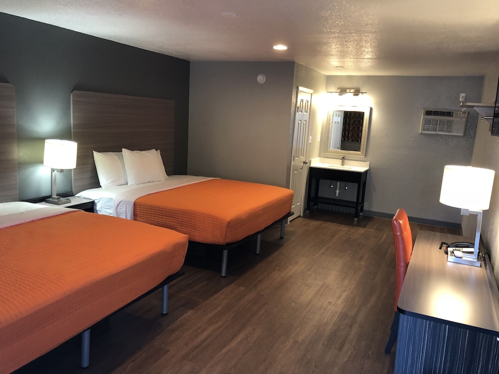 SUPER 8 BY WYNDHAM SONORA 4/6