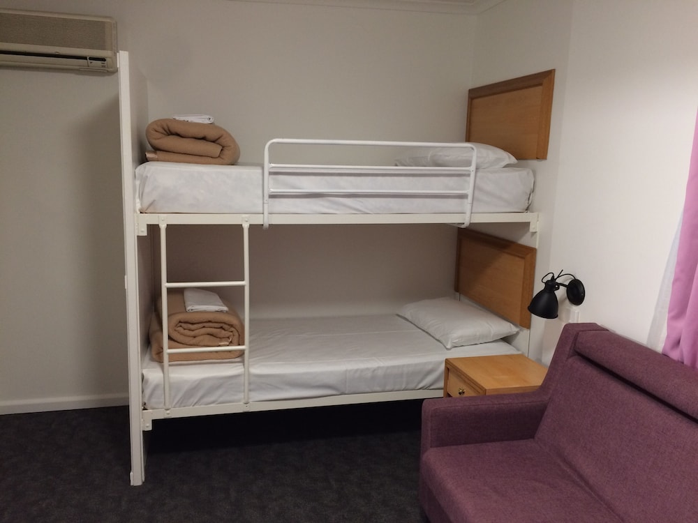 Edgecliff Lodge Motel 31/67