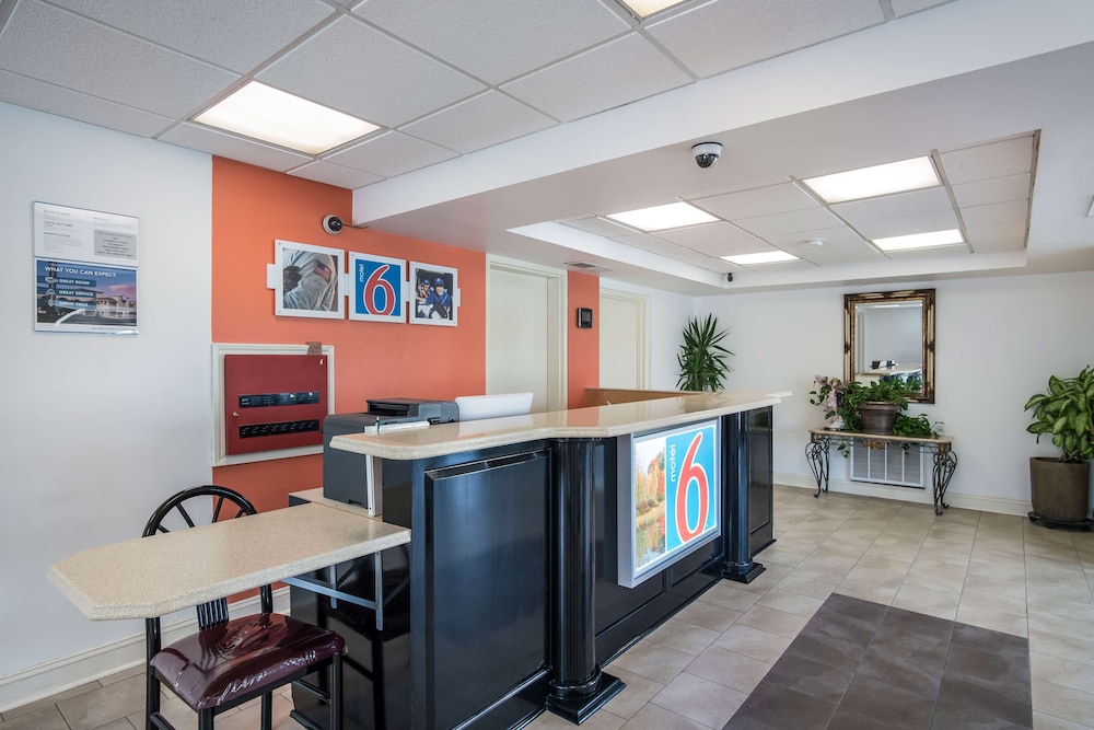 Lobby at Motel6 London, KY, LONDON - KY