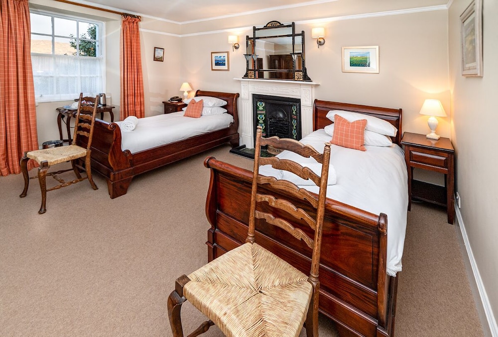 Eilean Iarmain Hotel 31/35