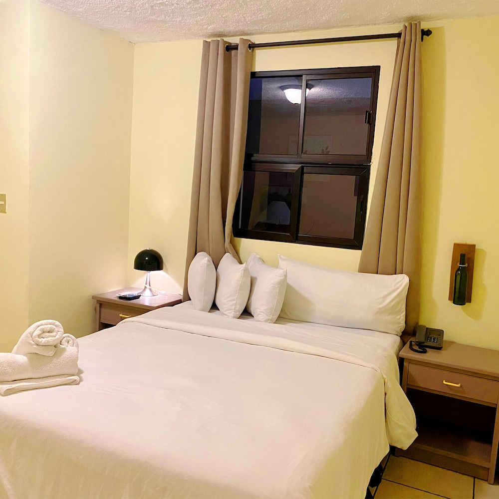 DELUXE, EXECUTIVE, SINGLE, QUEEN BED