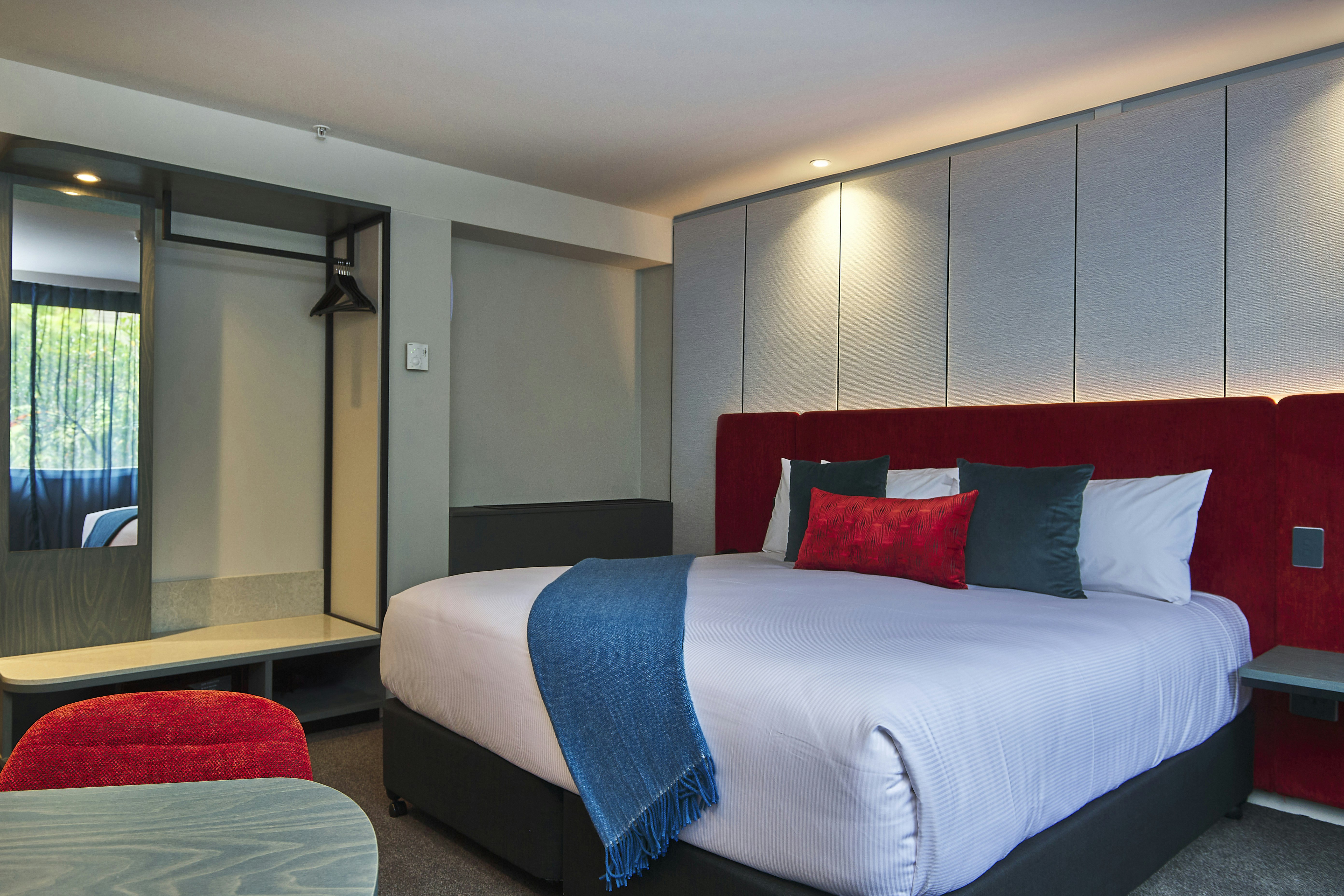 SUPERIOR, KING BED