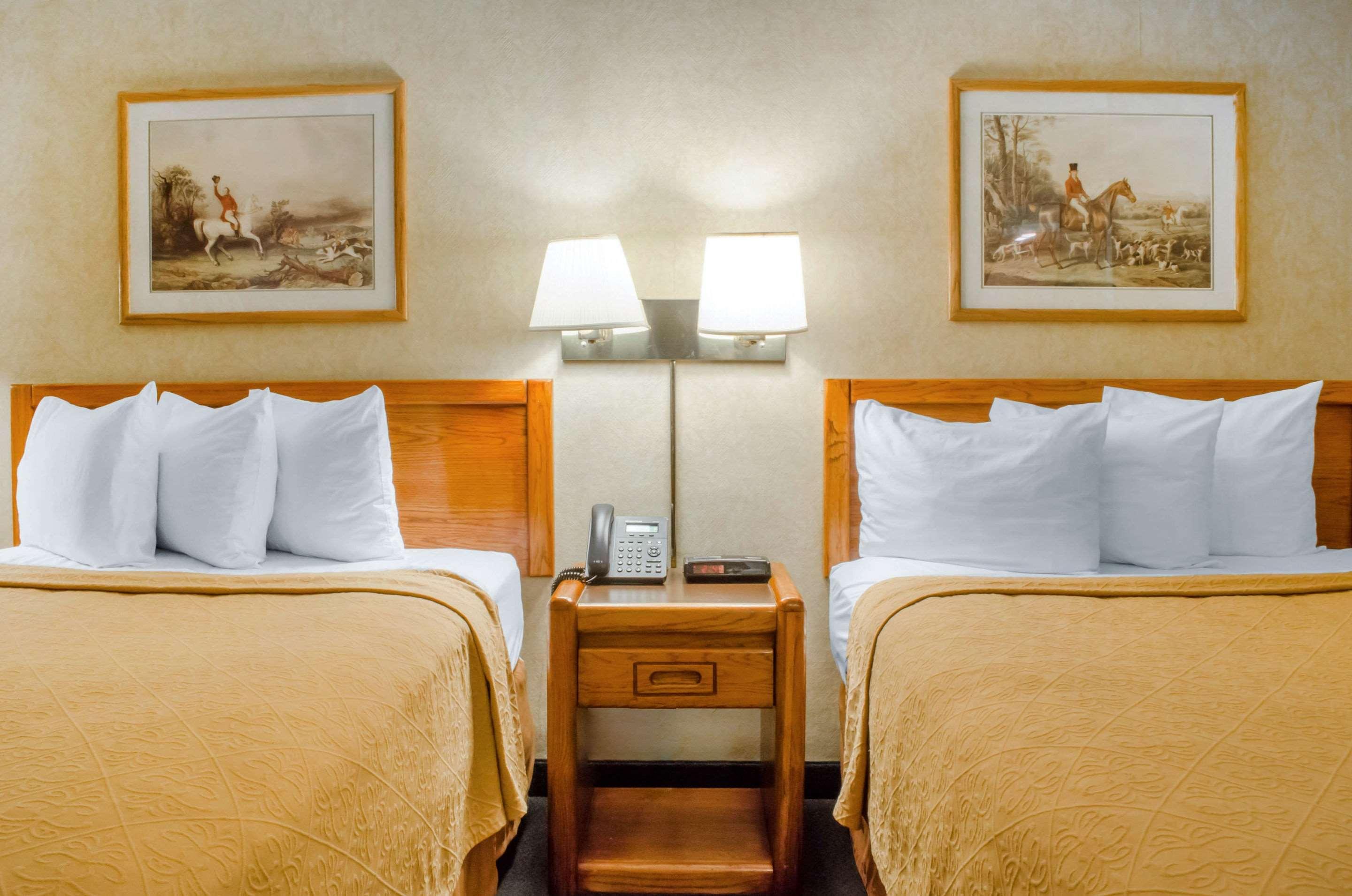Quality Inn & Suites Burnham, PA 22/36