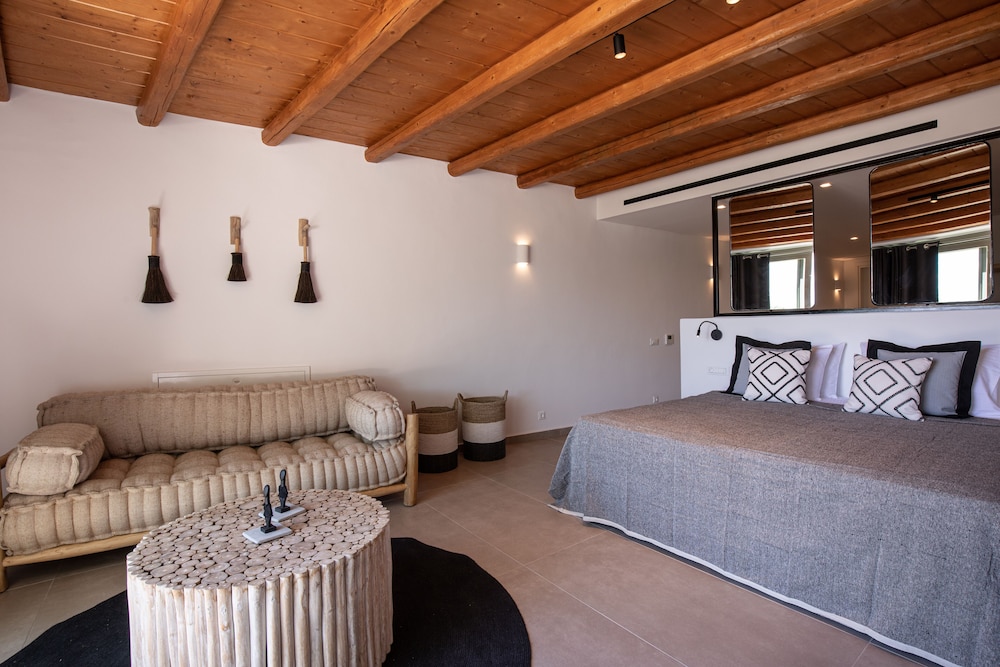 MERCHIA, SUITE, PLUNGE POOL