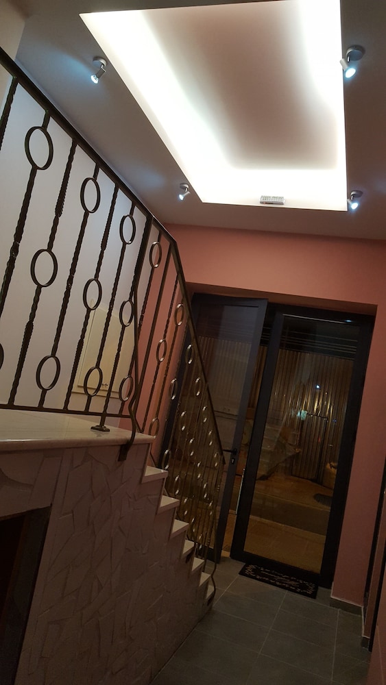 Lux Hotel 22/38