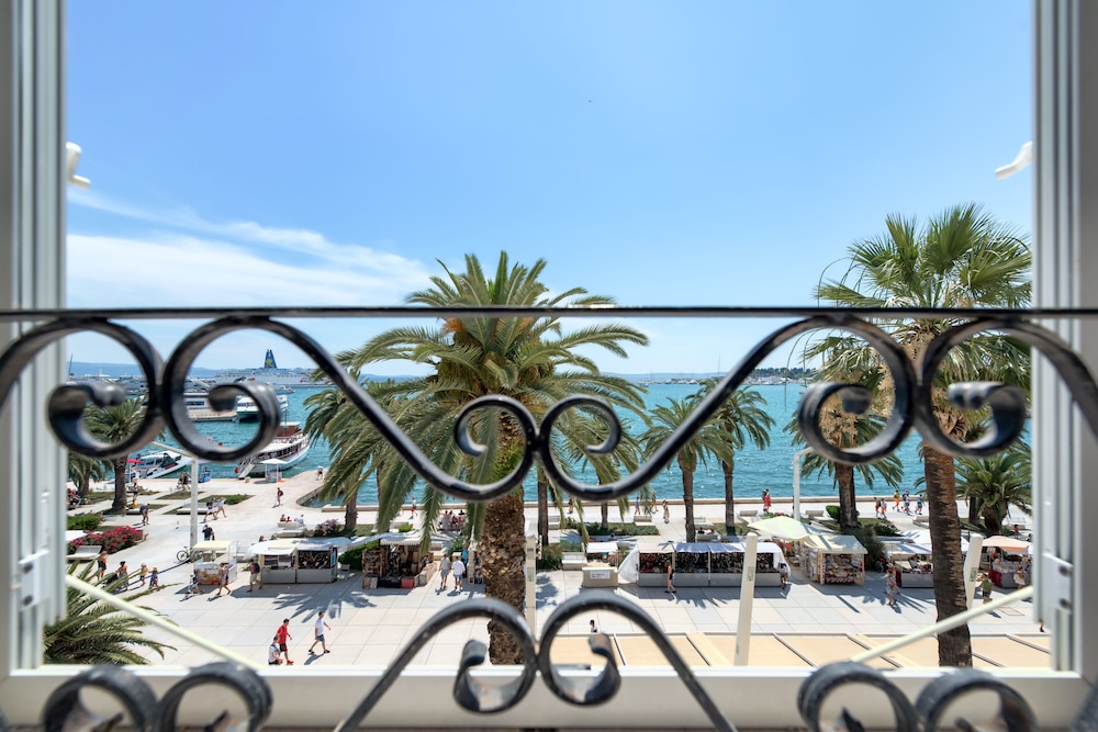 Palms Promenade Luxury Rooms 27/37