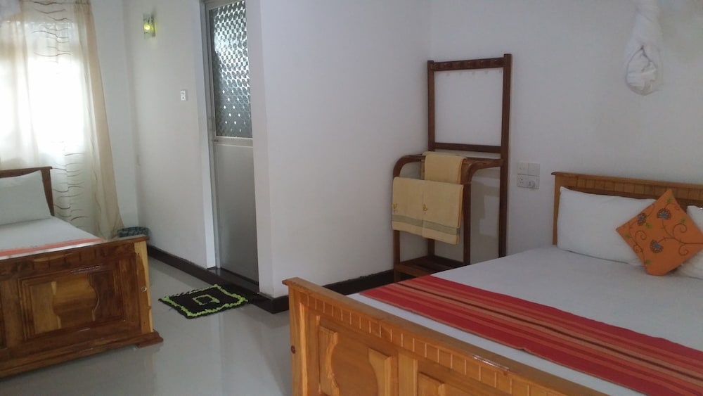 DELUXE, QUADRUPLE, 2 QUEEN BEDS, MOUNTAIN VIEW, BALCONY