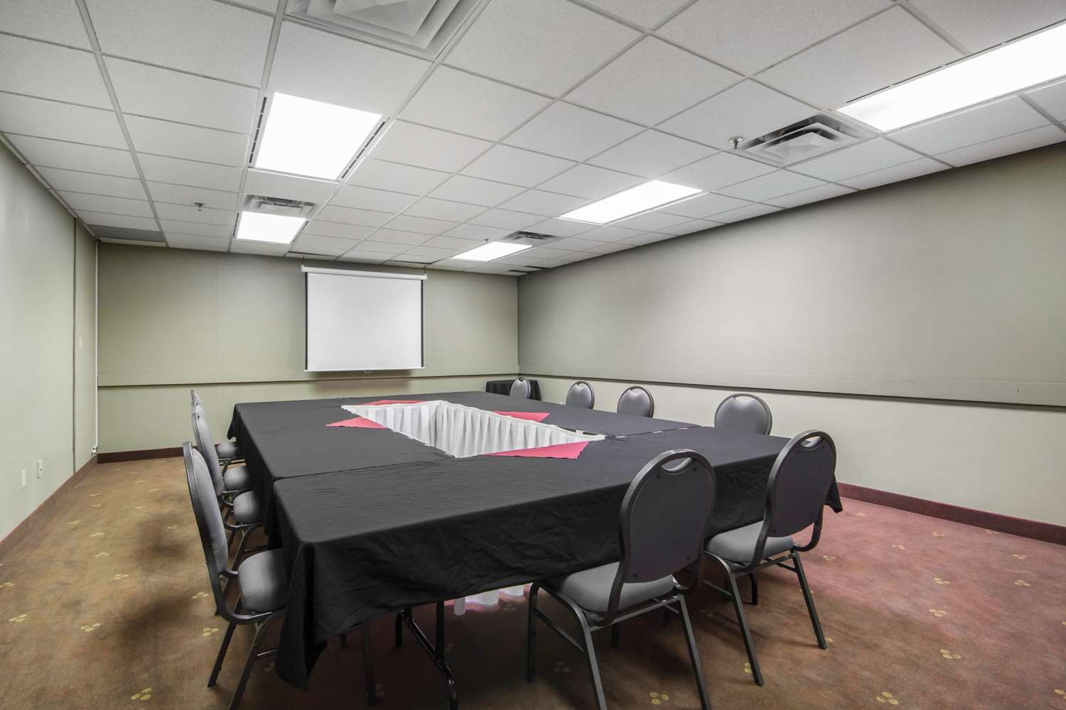 Quality Inn Suites Yellowknife 28/37