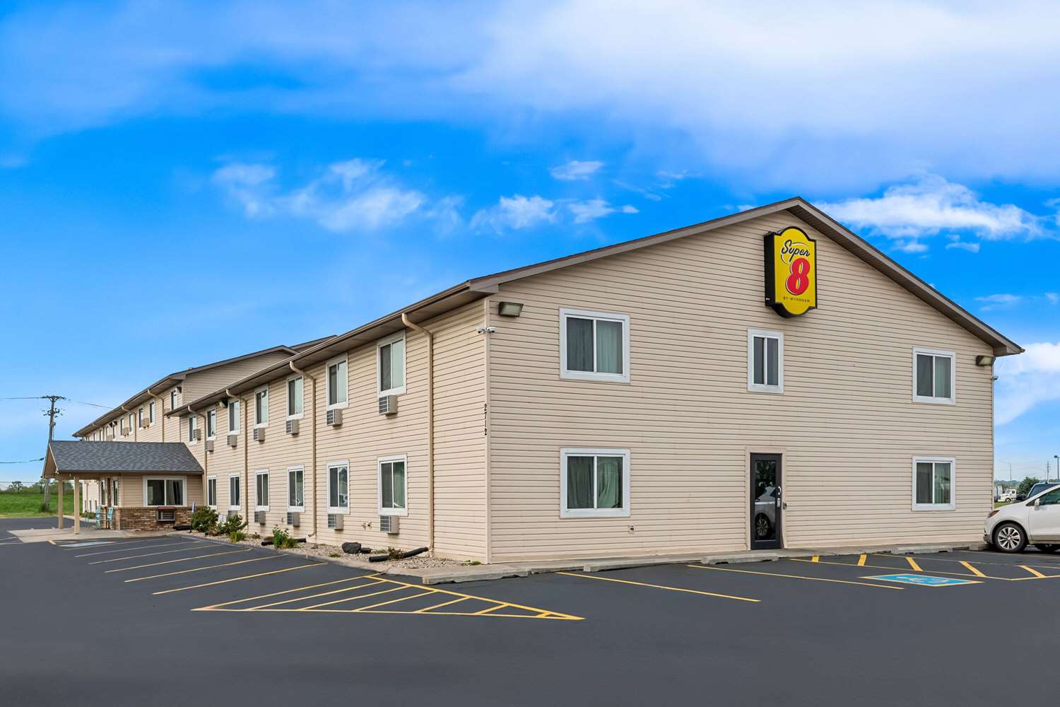 Super 8 by Wyndham Council Bluffs IA Omaha NE Area 5/13