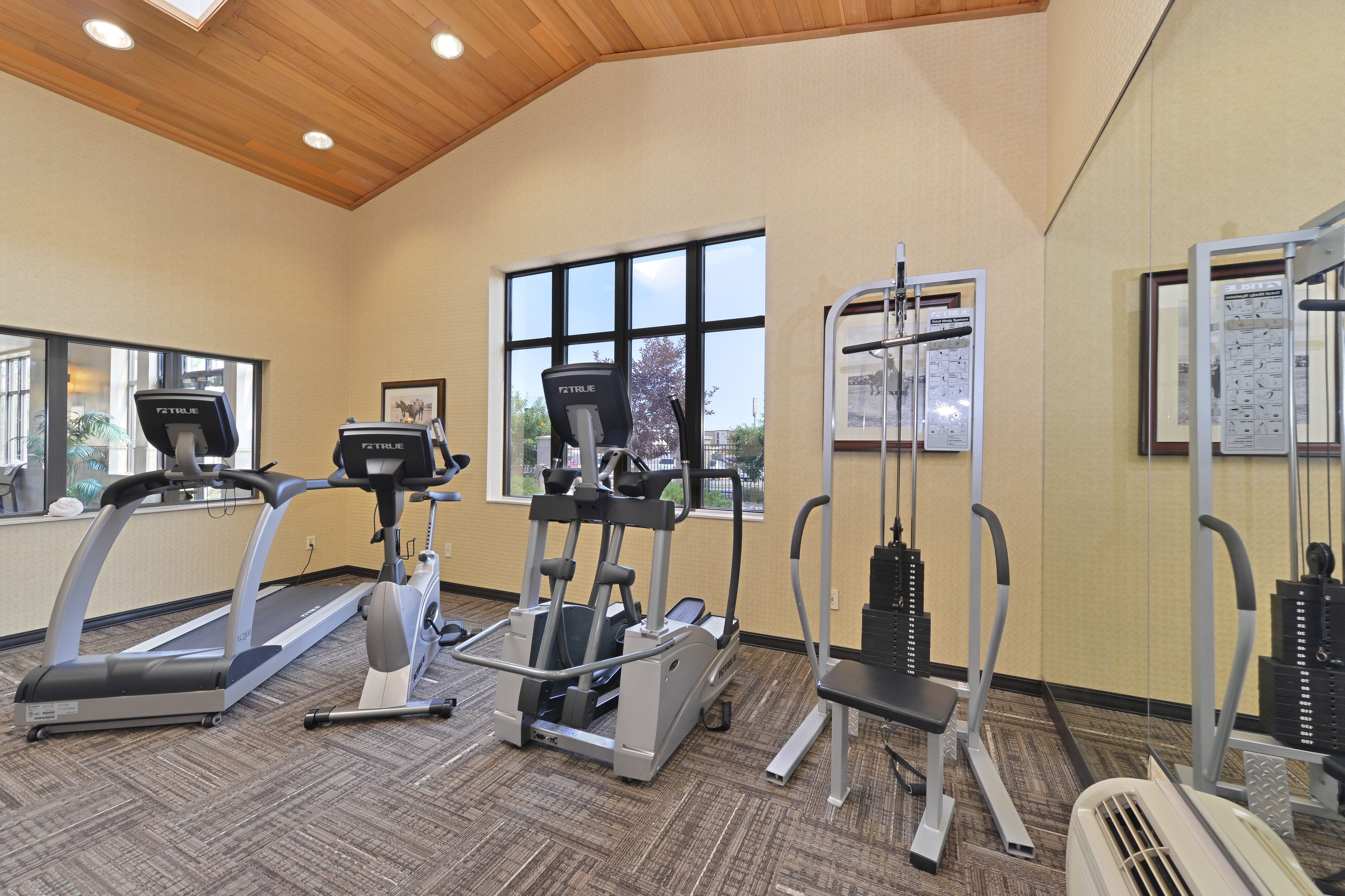 Holiday Inn Express Hotel And Suites Gillette 38/76