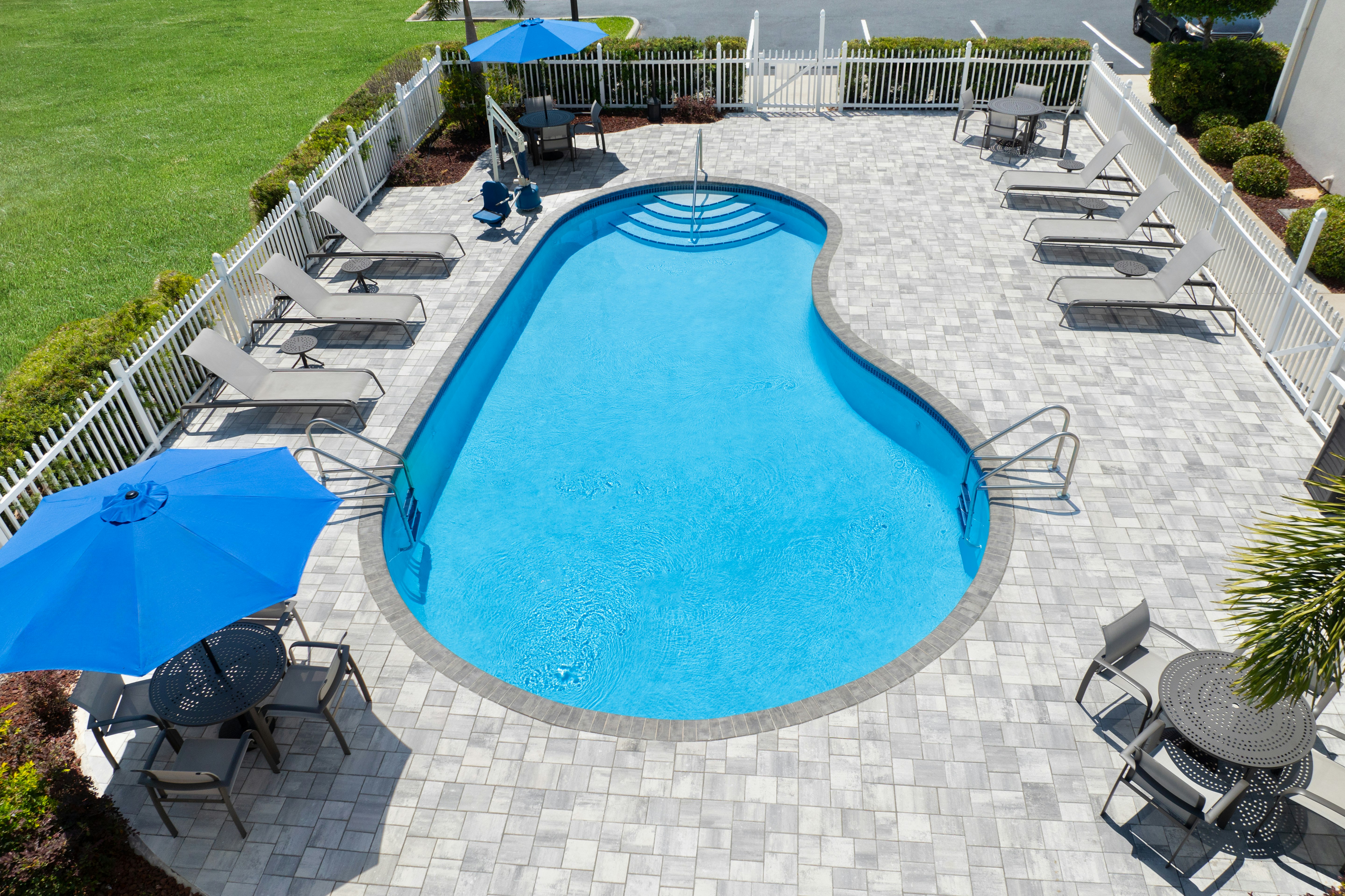Holiday Inn Express Hotel & Suites Sebring 67/73
