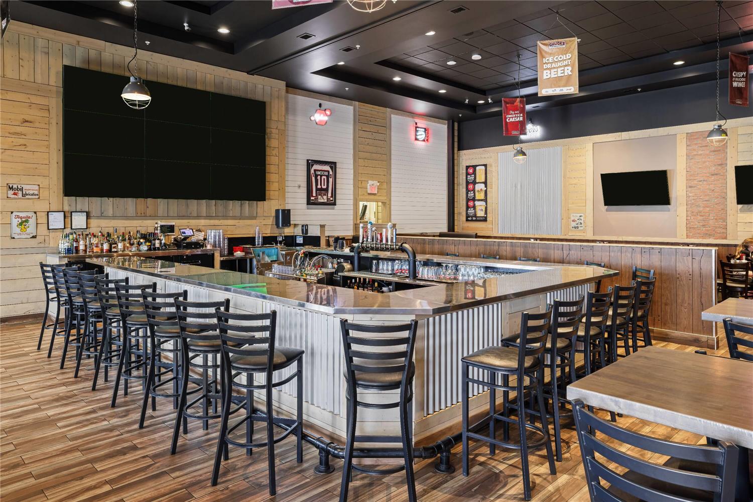 Days Inn & Suites by Wyndham Winkler 32/43