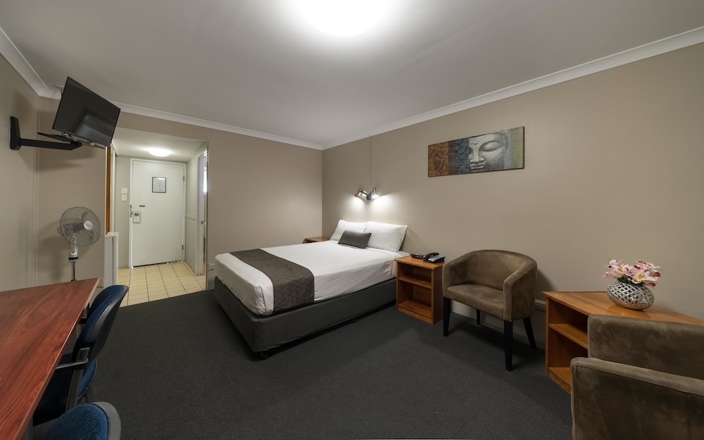 STANDARD, QUEEN BED