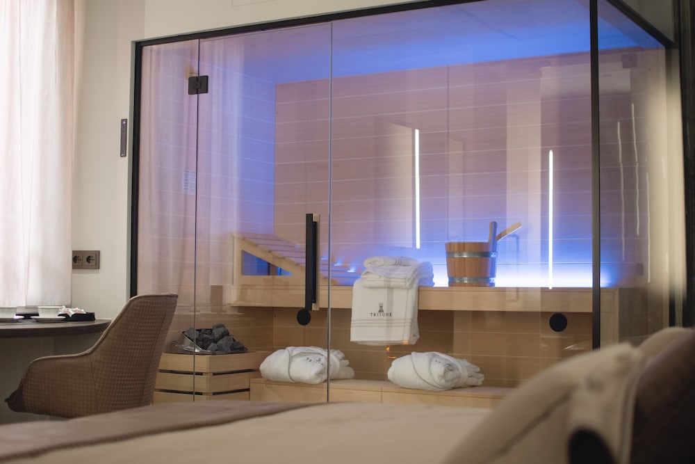 Tritone Luxury Suites 30/30