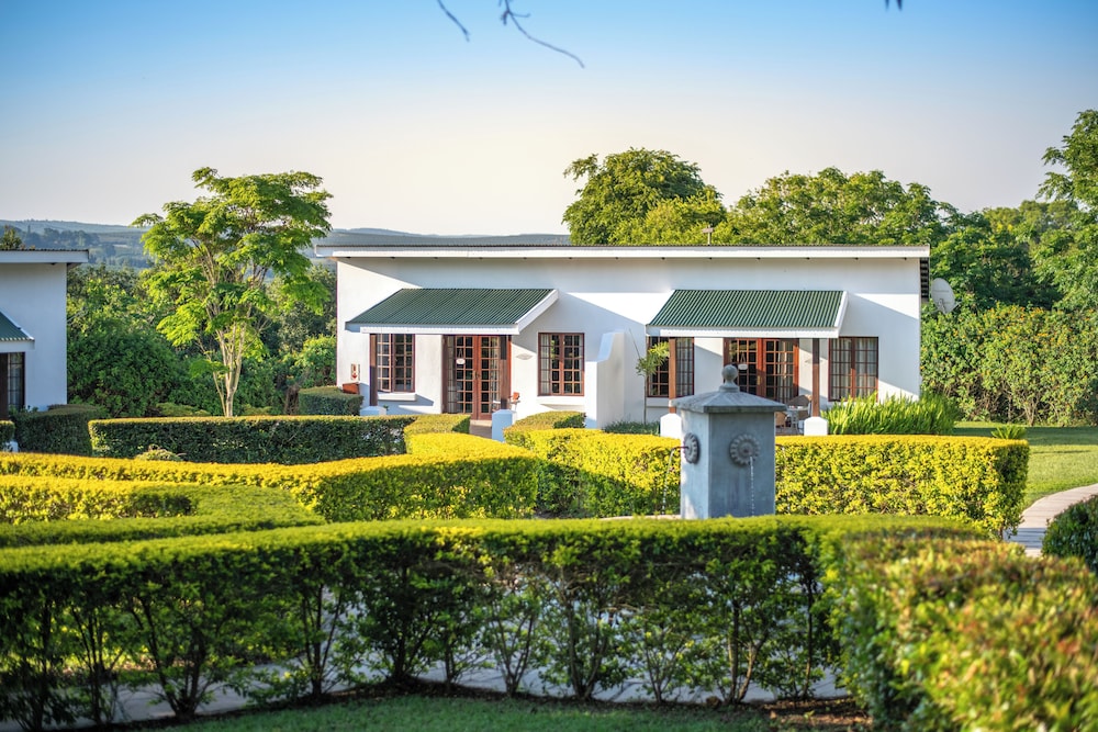 Nut Grove Manor Boutique Hotel 40/50