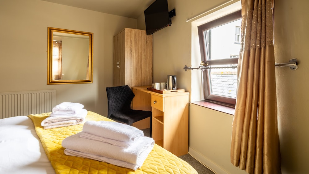 The Granby Hotel 6/49