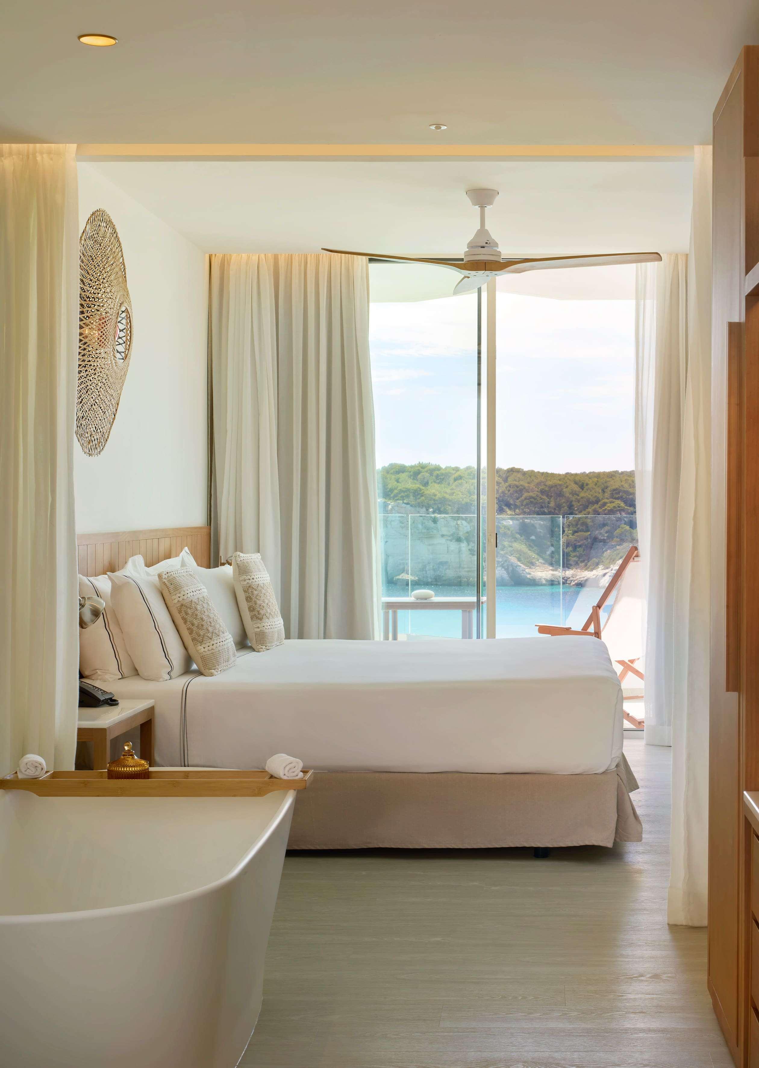 جناح جونيور بإطلالة، Melia Cala Galdana 3/9