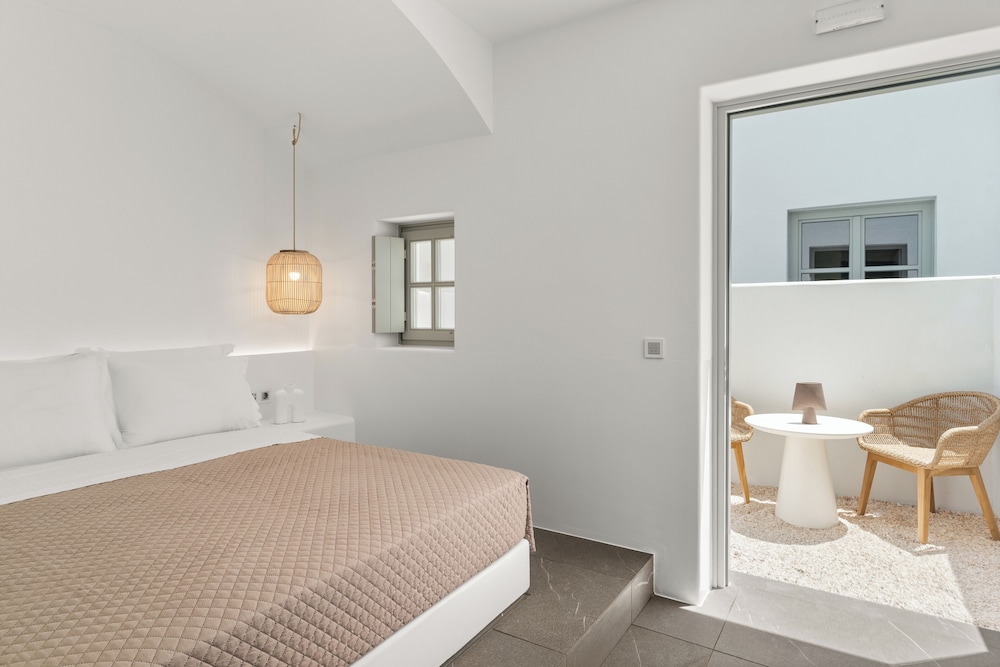 DELUXE, DOUBLE BED, JETTED TUB