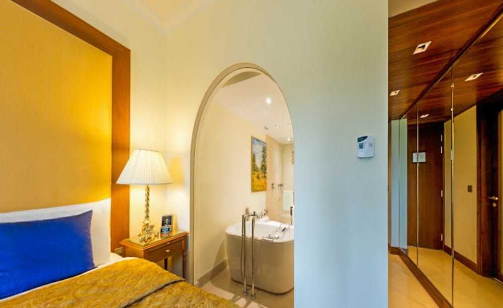 The Oberoi Bengaluru 13/60