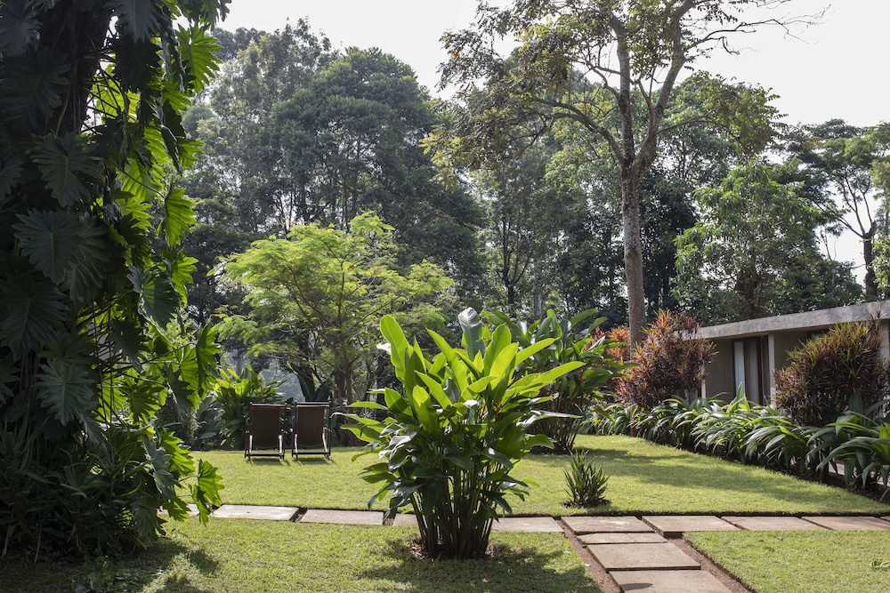 Kaliwa Lodge 43/49