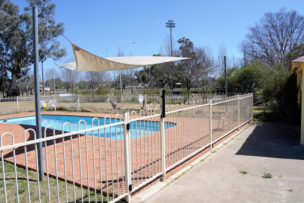 Civic Motor Inn Cowra 41/71