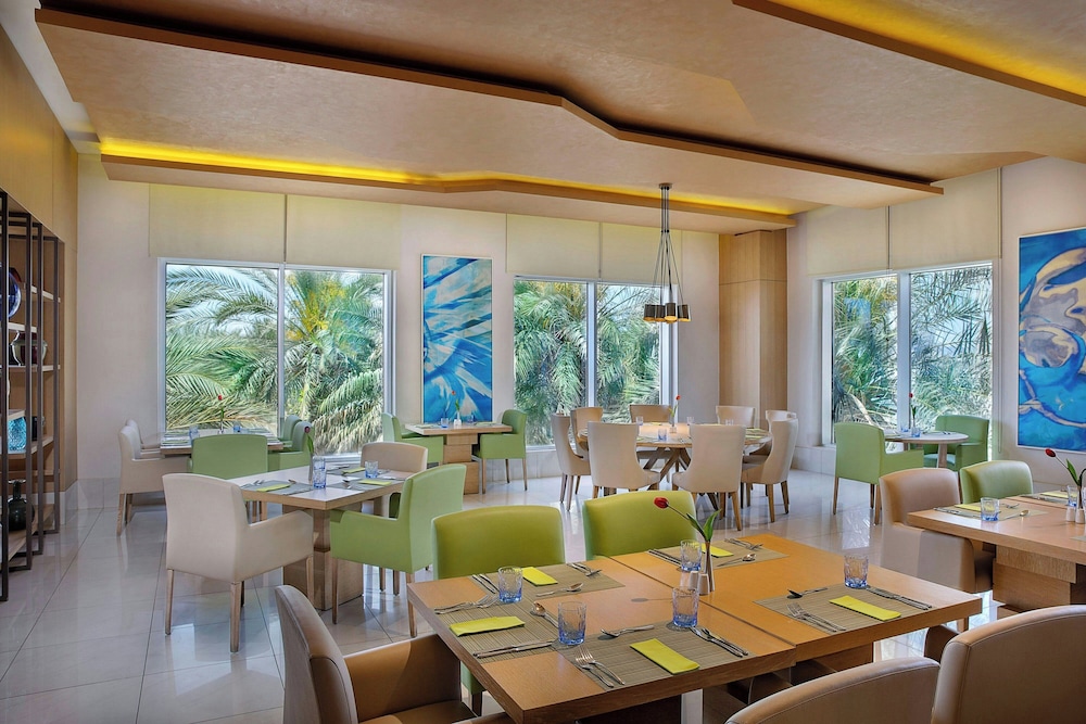 Al Habtoor Grand Resort, Autograph Collection 55/75
