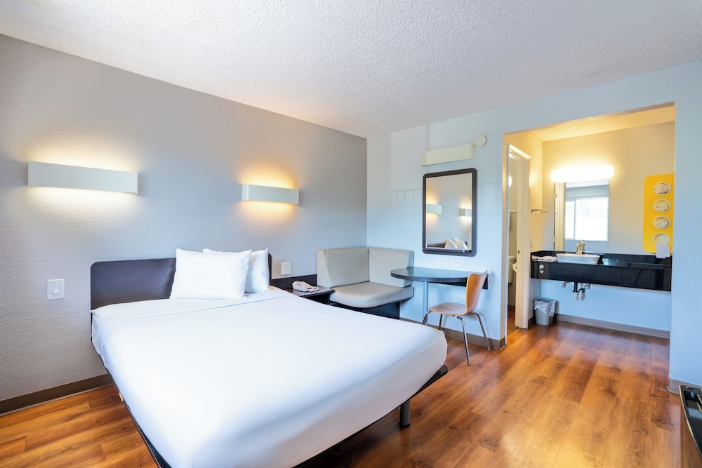 Motel6 Pleasanton, CA 34/63